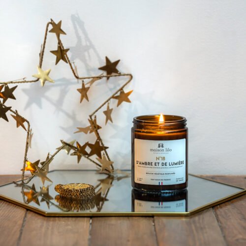 Bougie parfumée 140g (36h) D'ambre et de lumière