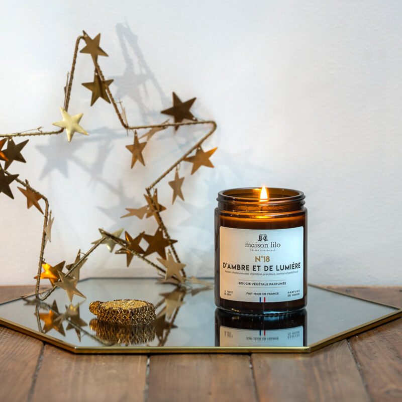 Bougie parfumée 140g (36h) D'ambre et de lumière