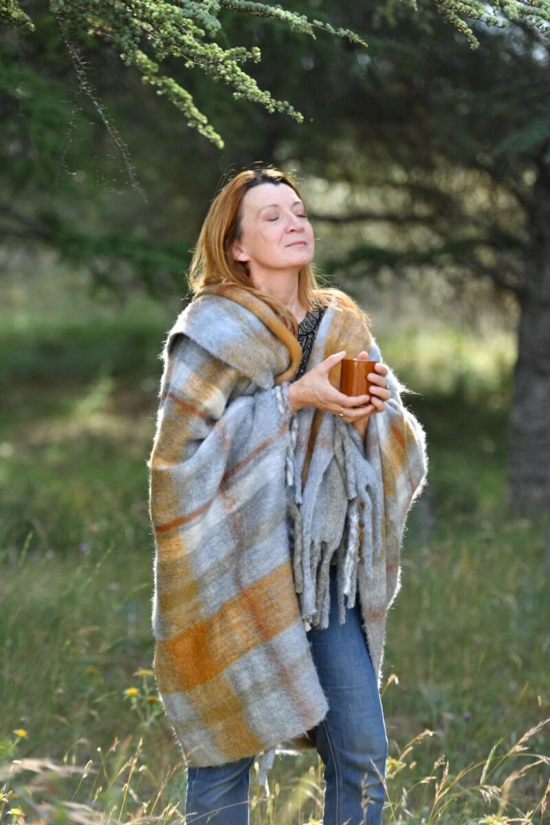 MG1_6912 Plaid doux laine mélangée Féroé écossais gris/ocre