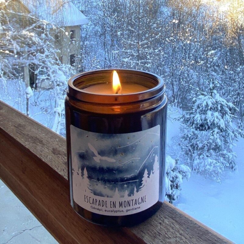 bougie parfumee escapade en montagne ambiance Bougie parfumée 140g (36h) Escapade en montagne
