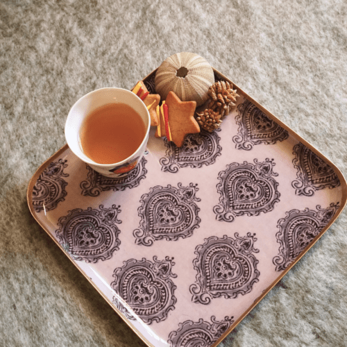 Plateau carré métal émaillé Arles lin, bordure dorée