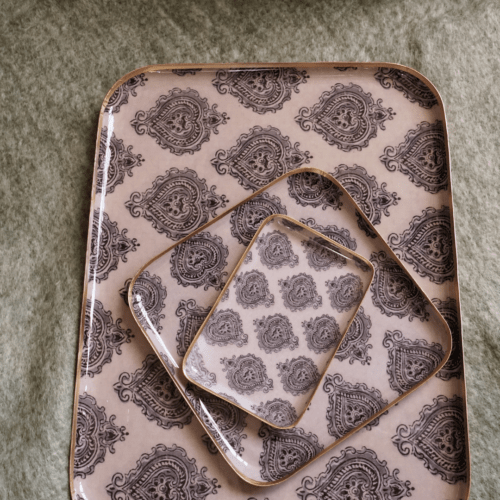 Grand plateau métal émaillé Arles lin, bordure dorée