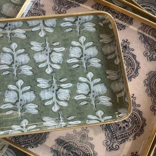 Petit plateau en métal émaillé Alhambra olive, bordure dorée