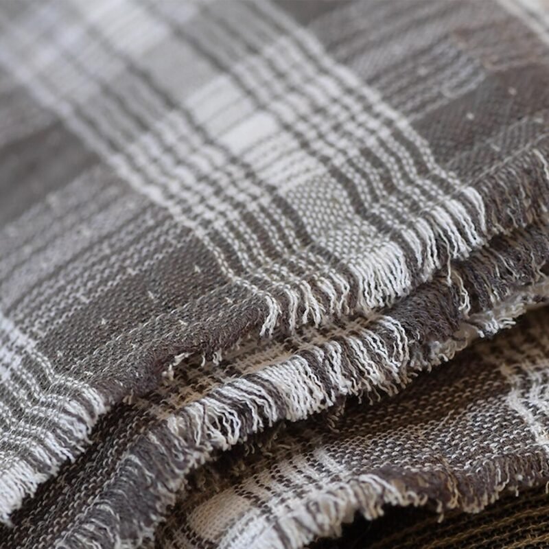 PLD269-detail Plaid Highlands en gaze de coton doublée sherpa