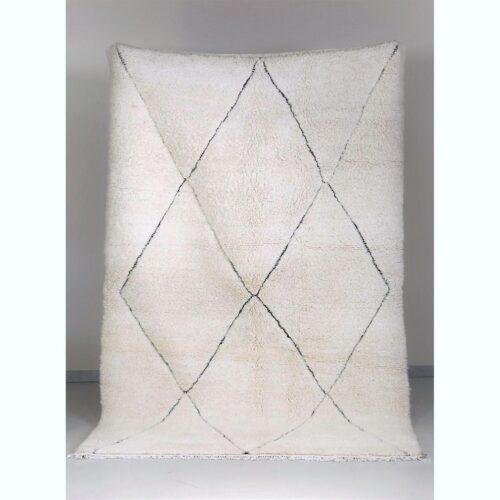 Tapis Beni Ouarain losanges noirs brodés dans la trame