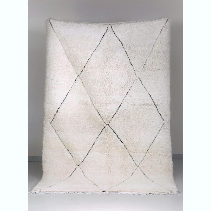 BENI OUARAIN LOSANGES NOIRS DANS LA TRAME 165 x 242 Tapis Beni Ouarain losanges noirs brodés dans la trame
