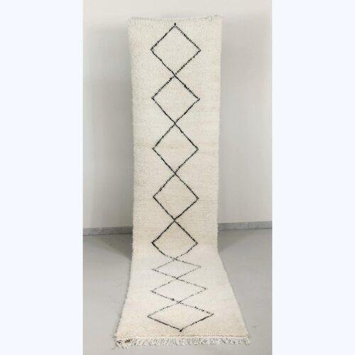 Tapis de couloir Beni Ouarain à motif de losanges noir central