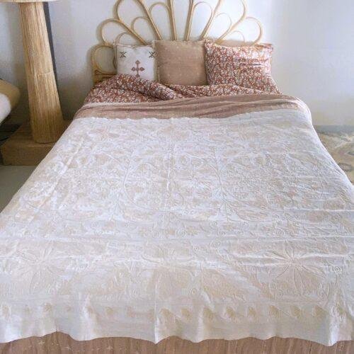 Grand Suzani entièrement brodé ton sur ton écru/beige