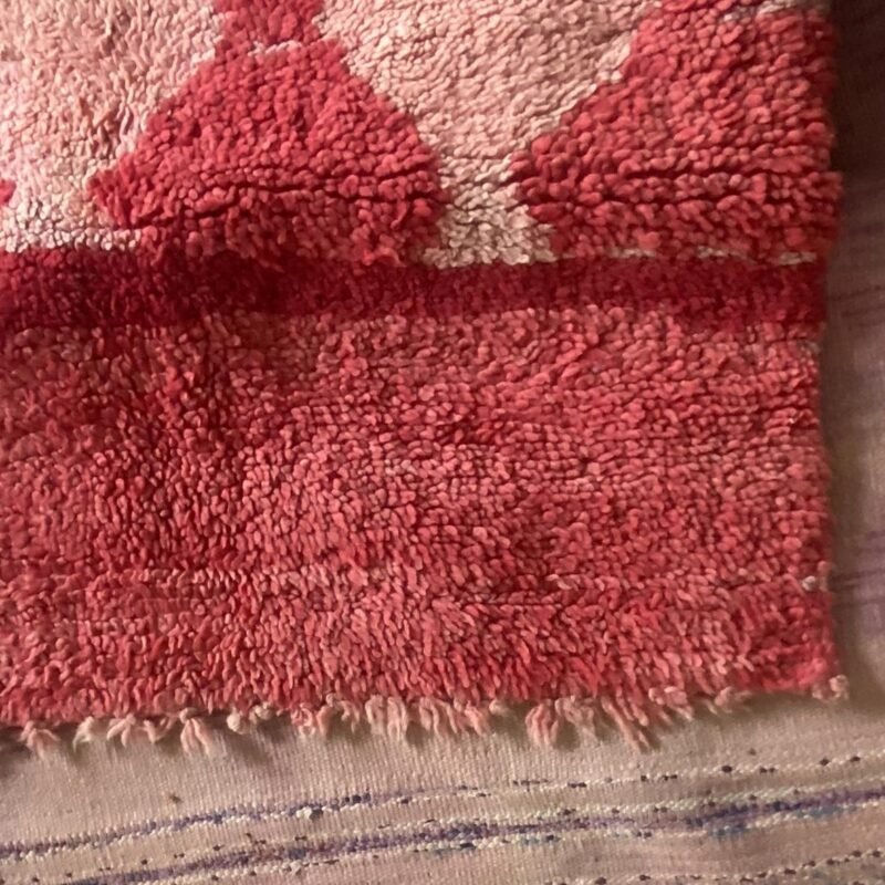TAPCBJ001 DETAIL-1 square Tapis de couloir Boujaad vintage Litchi & Roses