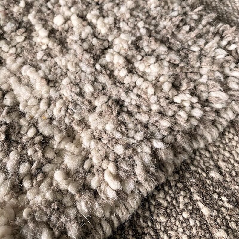 IMG-6149 carré OK Tapis Beni Ouarain chiné taupe/écru à grands losanges écrus