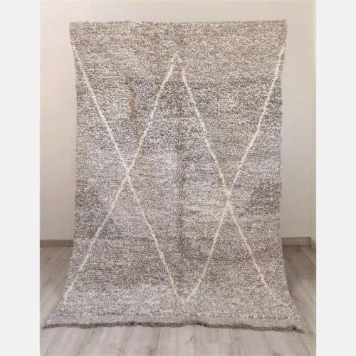 Tapis Beni Ouarain chiné taupe/écru à grands losanges écrus