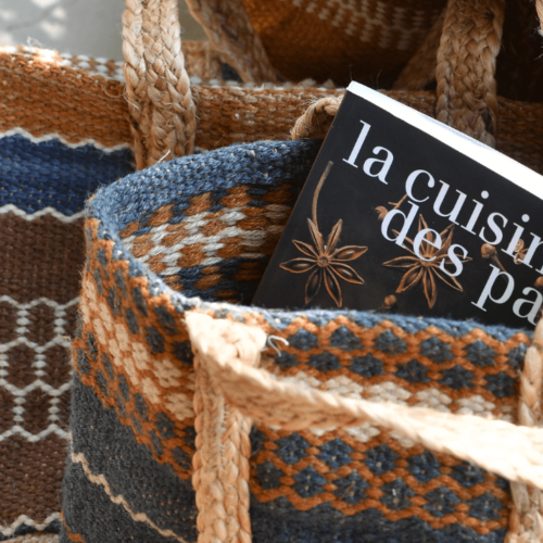 Panier en jute tressé  bleu-gris et rouille