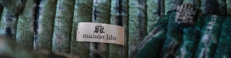 Trousse matelassée en sari de soie upcyclé #1