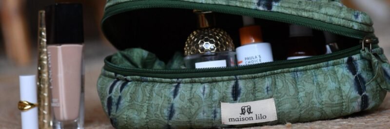 Vanity matelassé en sari de soie upcyclé #1