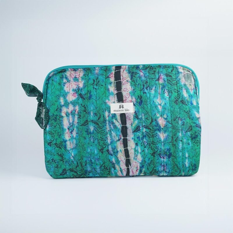 POC056-003 Pochette d'ordinateur en sari de soie upcyclé - pièce unique
