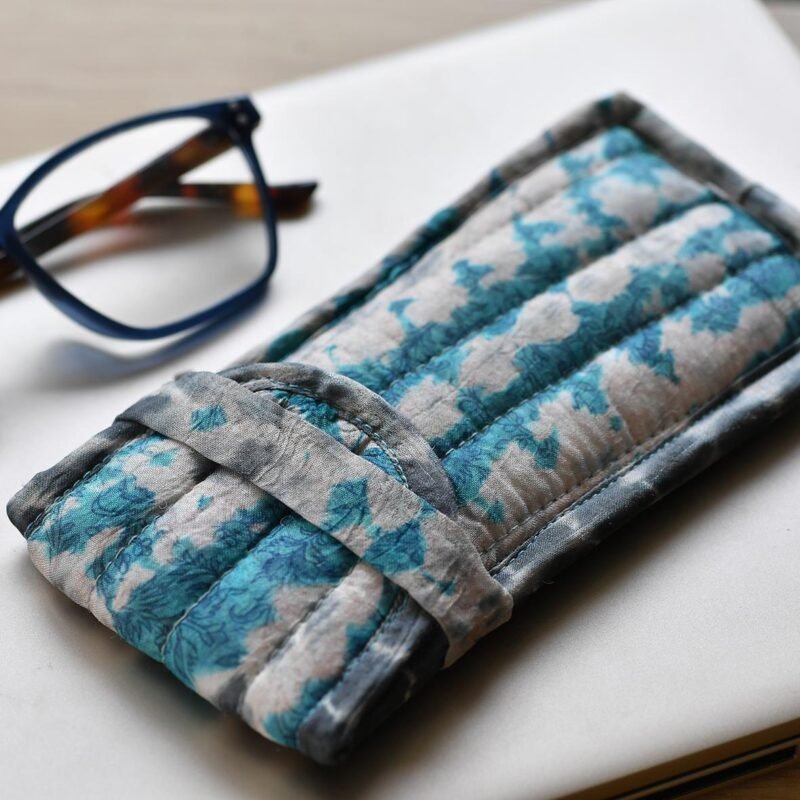 POC057-3 Etui à lunettes matelassé en sari de soie upcyclé