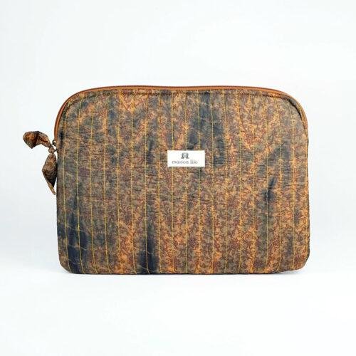 Pochette d'ordinateur en sari de soie upcyclé - pièce unique