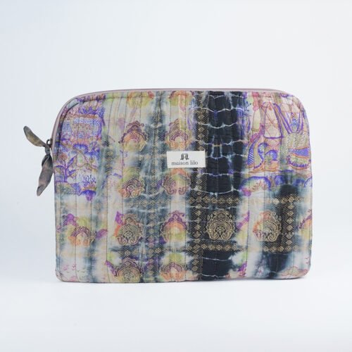 Pochette d'ordinateur en sari de soie upcyclé - pièce unique