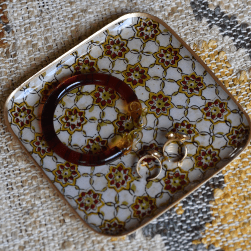 Plateau carré métal émaillé Zellige, bordure dorée