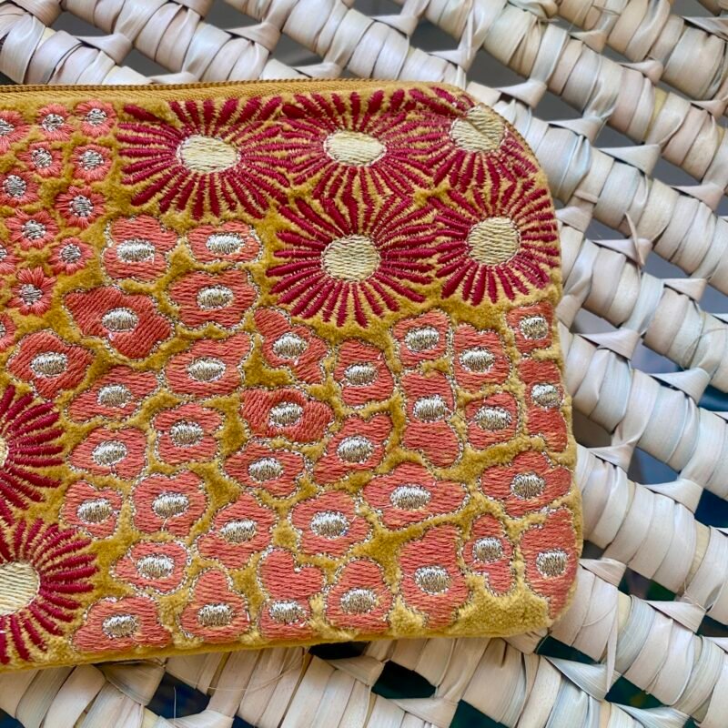Pochette velours brodée Flowers safran