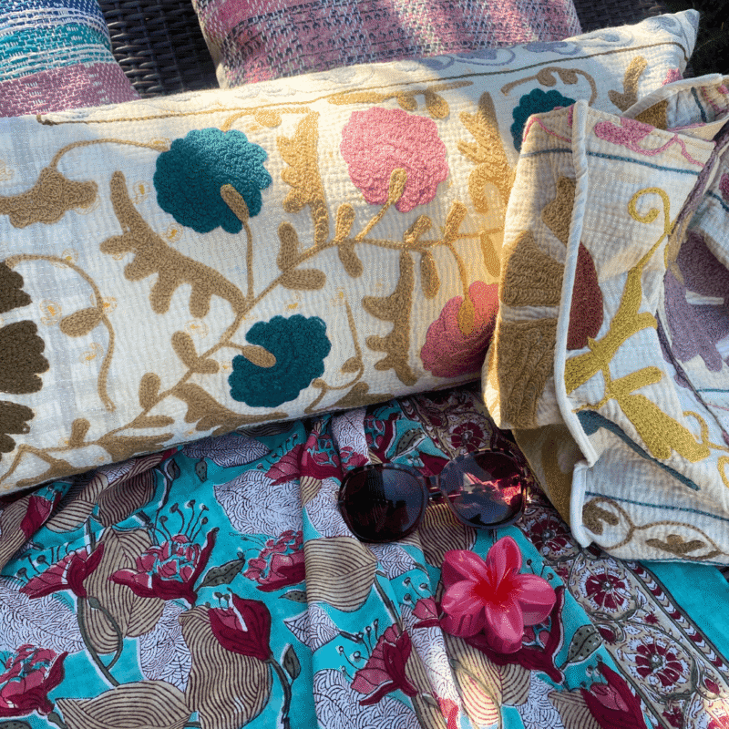 COU328-1 (2) Coussin long Havana kantha vintage brodé Suzani