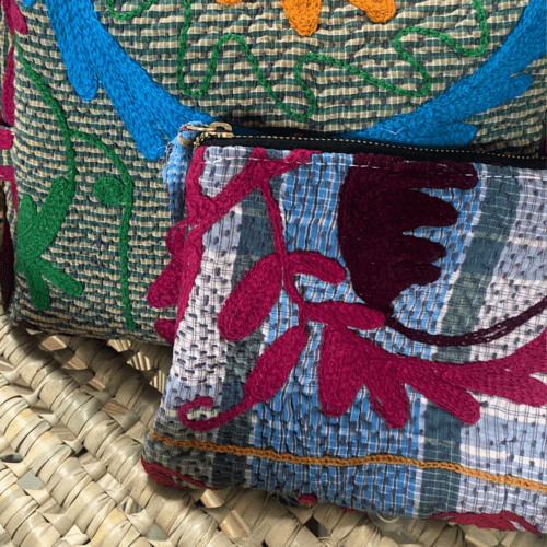 Pochette Ibiza kantha vintage brodé Suzani, couleurs vives