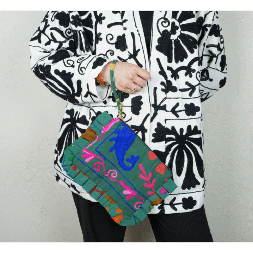 Pochette Froufrou coton brodée Suzani - vert kaki1