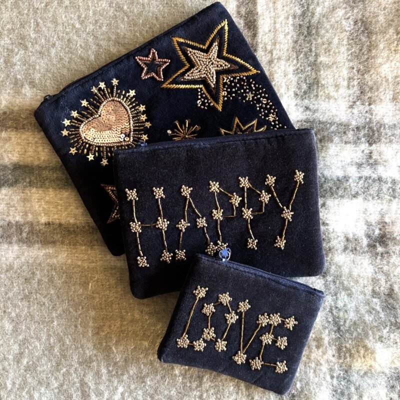 POC BLEU NUIT Pochette velours brodée Stars & hearts bleu nuit