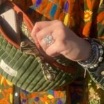 Banane velours côtelé fermeture zip contrastée, doublure imprimée - vert kaki fermeture caramel