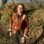 Banane velours côtelé fermeture zip contrastée, doublure imprimée - fauve fermeture violette