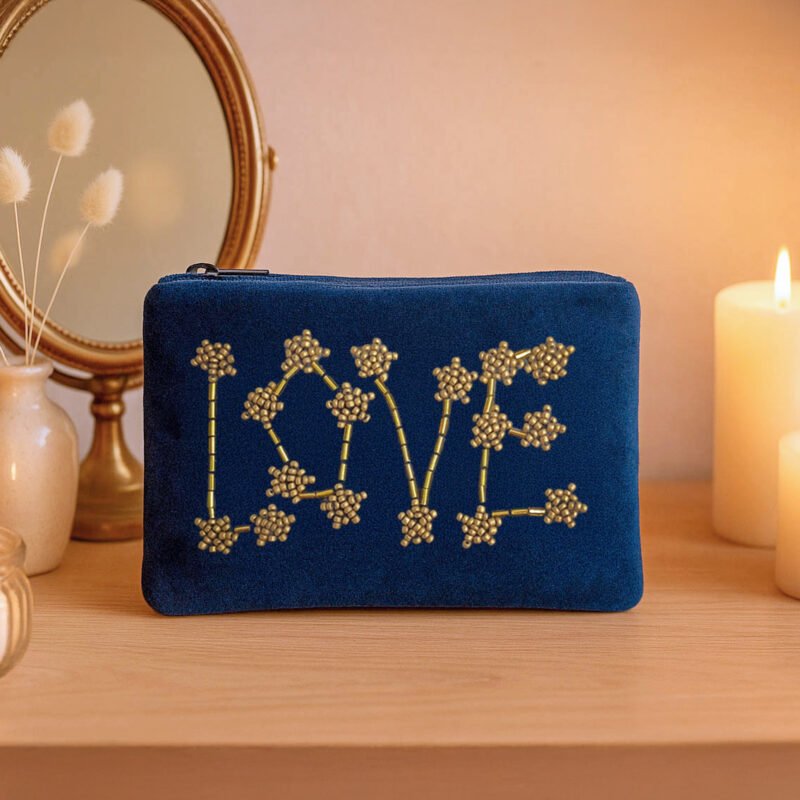 POC125 10X10 Petite pochette velours brodée "LOVE" bleu nuit