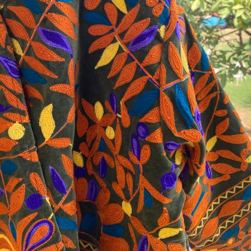 VEST008-7-2 Veste velours entièrement rebrodée de feuilles et fleurs, taille unique