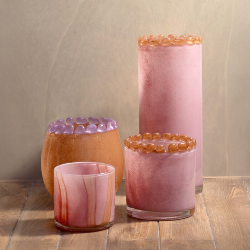 Famille OPALINE MOKA Vase en verre soufflé bouche rose opaline, bord perlé