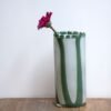 PHP231-1 Vase en verre soufflé bouche rayé blanc/vert, bord perlé vert